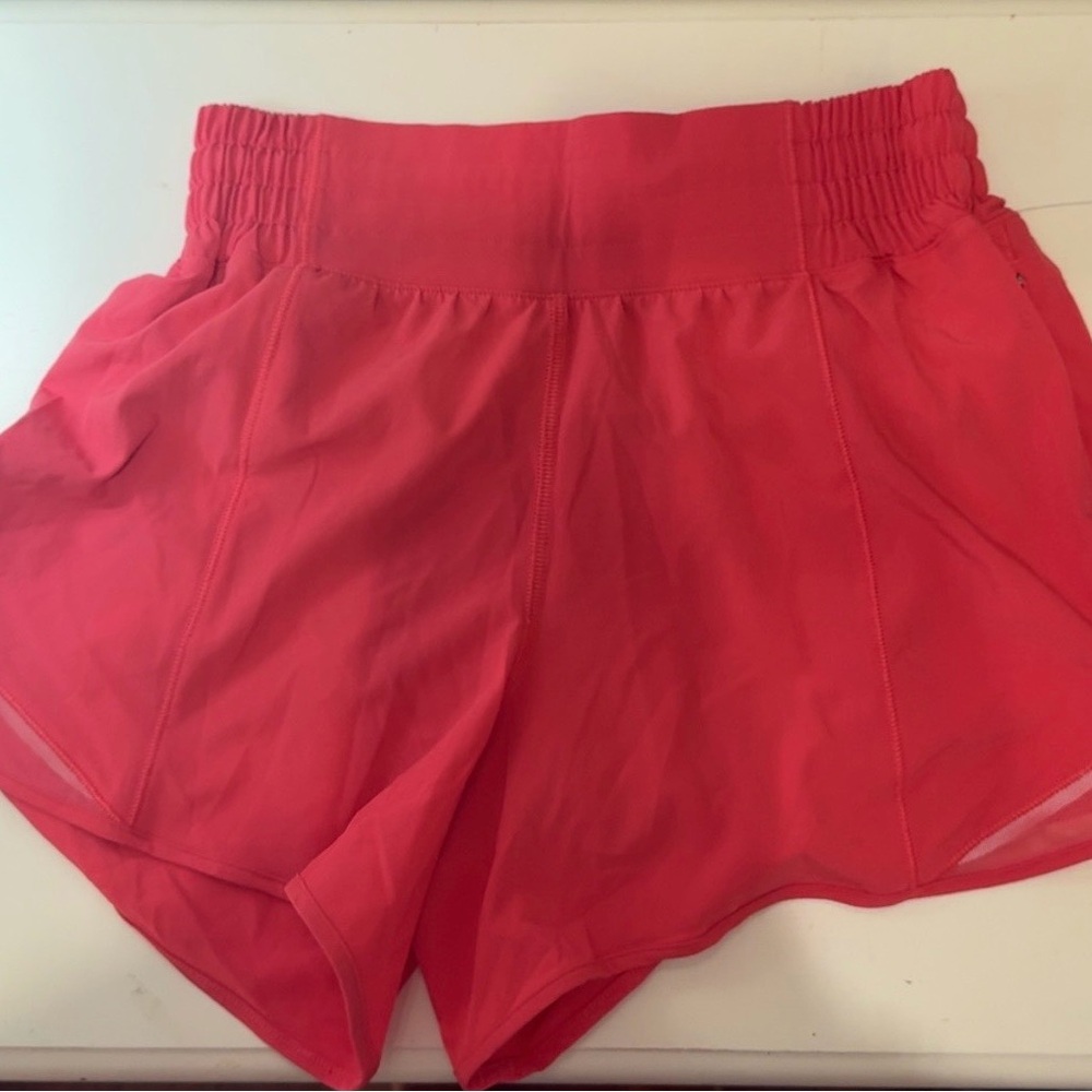 Lululemon Athletica Red. Size 4, 4 inch, high rise